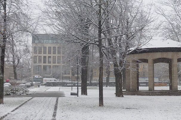 Winterliche Adenauer-Anlage an der Fürther Freiheit